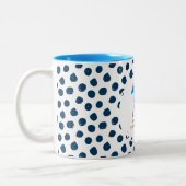 Inspirationsangebot mit einem Pferd, das frei läuf Zweifarbige Tasse (Links)