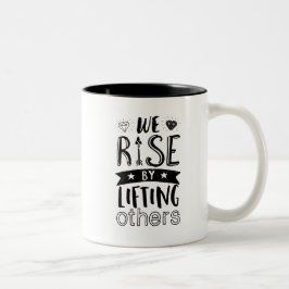 Inspirationsquelle, die wir durch das Anheben ande Zweifarbige Tasse