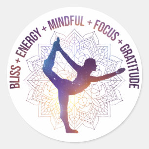 Inspirationsworte für die Yoga-Pose der Dankbarkei Runder Aufkleber
