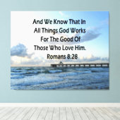 INSPIRIEREND RUMÄNE 8:28 BIBLE VERSE LEINWANDDRUCK (Insitu (Holzboden))