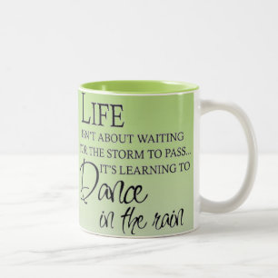 Inspirierend TANZ im REGEN Zweifarbige Tasse