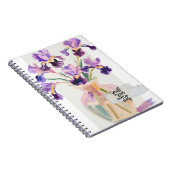 Inspirierende moderne violette Iris-Blumen in eine Notizblock (Rechte Seite)