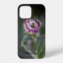 Inspirierende rosa Blume und Hummel