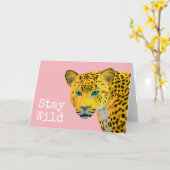 Inspirierender Leopard Bleib wild Rosa Karte (Gelbe Blume)