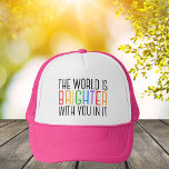 inspirierendes Zitat fröhliche positive Bejahung Truckerkappe<br><div class="desc">Die Welt ist heller mit dir darin. Seien Sie eine positive Kraft auf diesem Planeten mit diesem glücklichen motivierend Zitat für einen Freund mit Depression. Schöner LGBTQ Gay Pride Inklusivhut. Teilen Sie dieses motivierend Zitat, das Spirituosen mit seinen Bekenntnissen ermutigt und hebt. Ideal für einen Psychologen mit depressiven psychischen Patienten...</div>