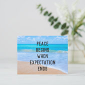 inspirierendes Zitat mit tropischer Strandlandscha Postkarte (Stehend Vorderseite)