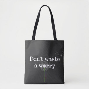 inspirierendes Zitat mit weißem Leuchter Tasche