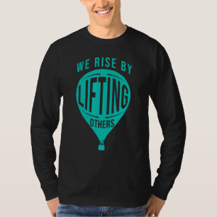 inspirierendes Zitat - Wir erheben uns, indem wir T-Shirt