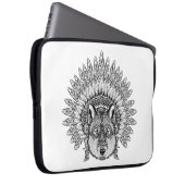 Inspirierter Wolf in mit Federn versehener Laptopschutzhülle (Vorne Rechts)