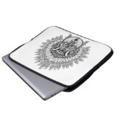 Inspirierter Wolf in mit Federn versehener Laptopschutzhülle (Vorne Knopf)
