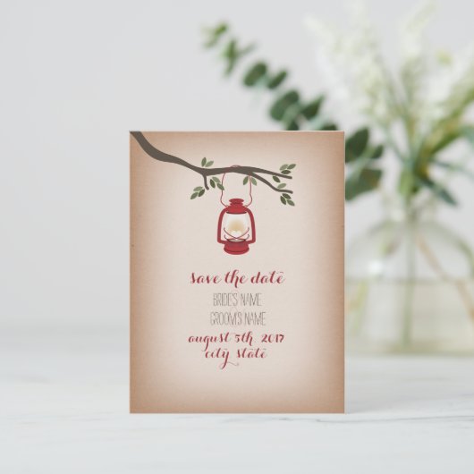 Inspiriertes Red Camping Lantern Datum Ankündigungspostkarte (Stehend Vorderseite)