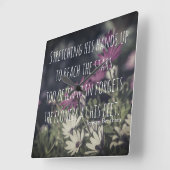 Inspiring Jeremy Bentham Quote Quadratische Wanduhr (Winkel)