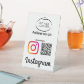 Instagram folgen QR Code Modernster Sockelschild (In SItu)