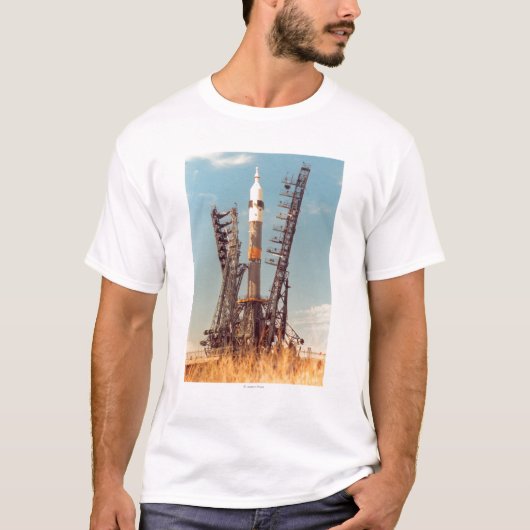 Installation von Soyuz Raumfahrzeug in Bajkonur T-Shirt (Vorderseite)