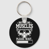 Installieren von Muskeln Bitte warten Shirt Funny Schlüsselanhänger (Vorderseite)