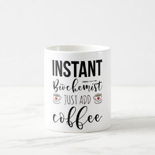 Instant-Biochemiker einfach Kaffee hinzufügen Kaffeetasse
