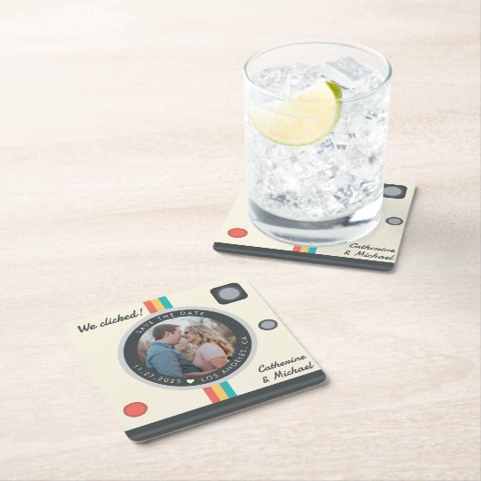 Instant Camera Couple Foto Save the Date einzigart Rechteckiger Pappuntersetzer (Vor Ort)