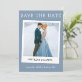 Instant Camera Style Couple Foto Dusty Blue Save The Date (Stehend Vorderseite)