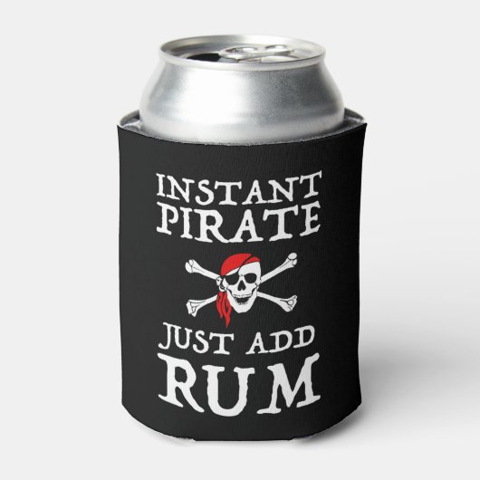 Instant Pirate - Fügen Sie einfach Rum hinzu Dosenkühler (Kanne Vorderseite)