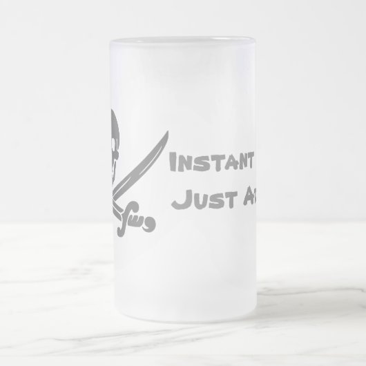 Instant Pirate - Fügen Sie einfach Rum hinzu Mattglas Bierglas (Mittel)