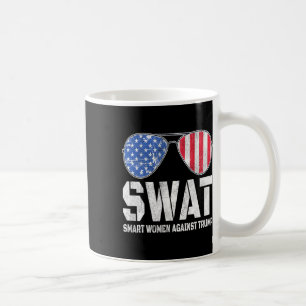 Intelligente Frauen gegen Trump Funny Anti-Trump 2 Kaffeetasse