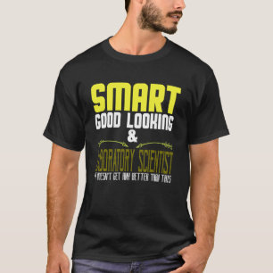 Intelligente, gut aussehende und Laborwissenschaft T-Shirt