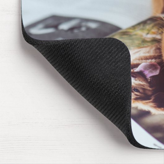 Intelligenter Hund mit Gläsern auf einem Buch Mousepad (Ecke)