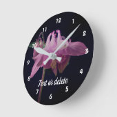 Intensiv rosa Kolumbin Blume Personalisiert Runde Wanduhr (Winkel)