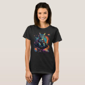 Intergalactic Cosmic DJ Cat Vibrant Retro Futurist T-Shirt (Vorne ganz)