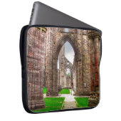 Interior View Old Tintern Abbey Wales, Vereinigtes Laptopschutzhülle (Vorne Rechts)
