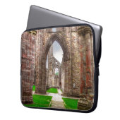 Interior View Old Tintern Abbey Wales, Vereinigtes Laptopschutzhülle (Vorderseite Links)