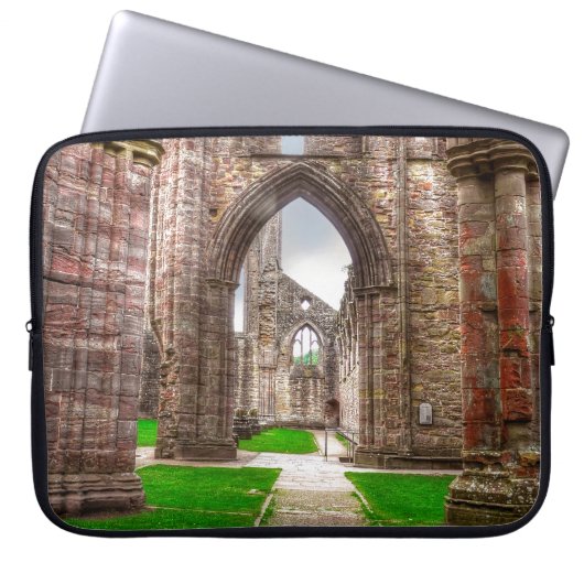 Interior View Old Tintern Abbey Wales, Vereinigtes Laptopschutzhülle (Vorderseite)