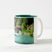 Interlaken West in der Schweiz Zweifarbige Tasse (VorderseiteRechts)