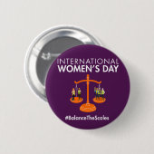 International Women’s Day 2026 Balance The Scales Button (Vorne & Hinten)