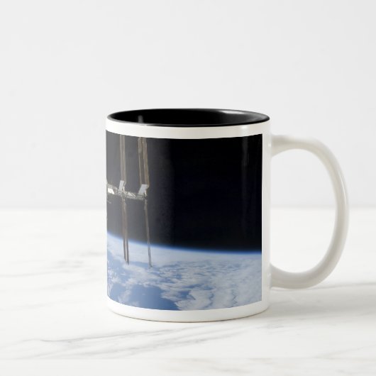 Internationale Raumstation 11 Zweifarbige Tasse (Rechts)