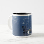Internationale Raumstation 14 Zweifarbige Tasse (Vorderseite Links)