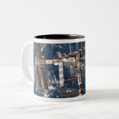 Internationale Raumstation 15 Zweifarbige Tasse (Vorderseite Links)