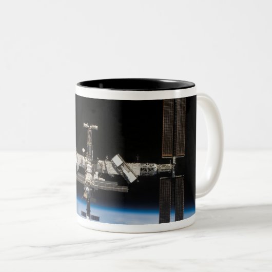 Internationale Raumstation 19 Zweifarbige Tasse (VorderseiteRechts)