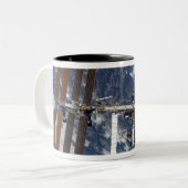 Internationale Raumstation 22 Zweifarbige Tasse (Vorderseite Links)