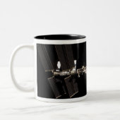 Internationale Raumstation 24 Zweifarbige Tasse (Links)