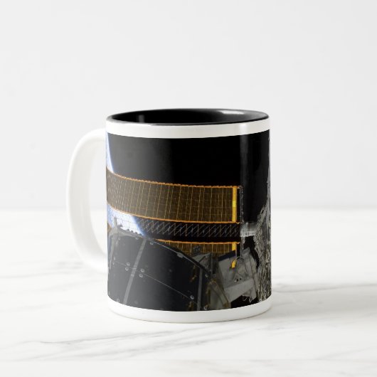 Internationale Raumstation 2 Zweifarbige Tasse (Vorderseite Links)