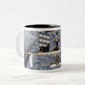 Internationale Raumstation 6 Zweifarbige Tasse (Vorderseite Links)