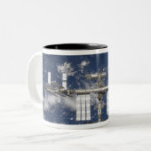 Internationale Raumstation 6 Zweifarbige Tasse (Vorderseite Links)