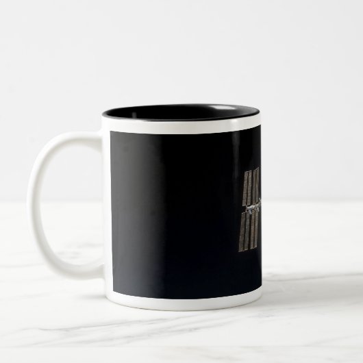 Internationale Raumstation 7 Zweifarbige Tasse (Links)
