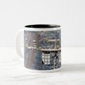 Internationale Raumstation 8 Zweifarbige Tasse (Vorderseite Links)
