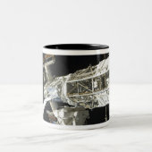 Internationale Raumstation 8 Zweifarbige Tasse (Mittel)