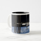 Internationale Raumstation 9 Zweifarbige Tasse (Vorderseite Links)