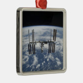 Internationale Raumstation im Orbit Ornament Aus Metall (Rechts)