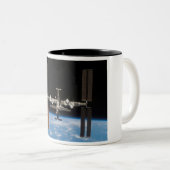 Internationale Weltraumstation -- Gesehen von Zweifarbige Tasse (VorderseiteRechts)