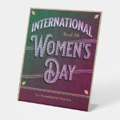 Internationaler Frauentag Sockelschild (Vorderseite)